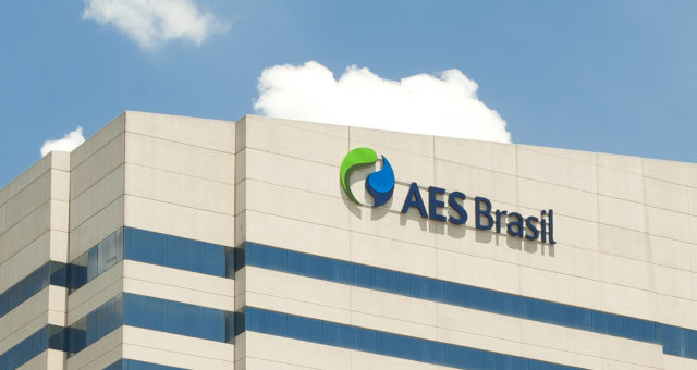 AES Brasil irá distribuir dividendos semestrais com mínimo de 50% do lucro; veja a nova política