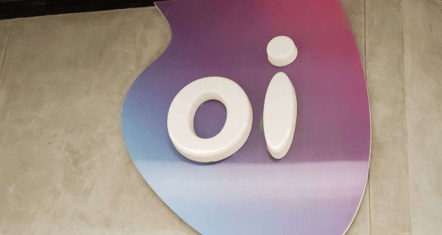 Oi aceita proposta do BTG para vender parte da unidade de fibra óptica por R$ 12,9 bilhões