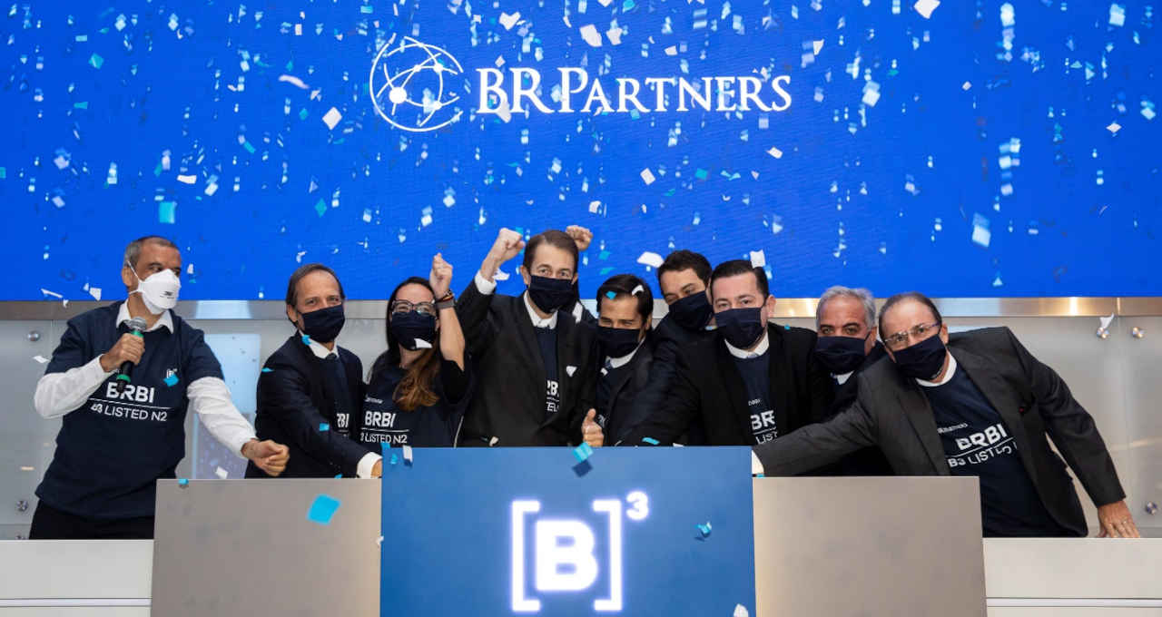 BR Partners estreia units na Bolsa brasileira, que fecham em alta de mais de 3%